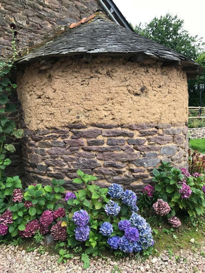Les Bouyeres Bed & Breakfast Saint-Malon-sur-Mel Dış mekan fotoğraf
