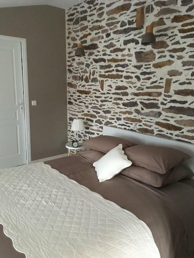 Les Bouyeres Bed & Breakfast Saint-Malon-sur-Mel Dış mekan fotoğraf