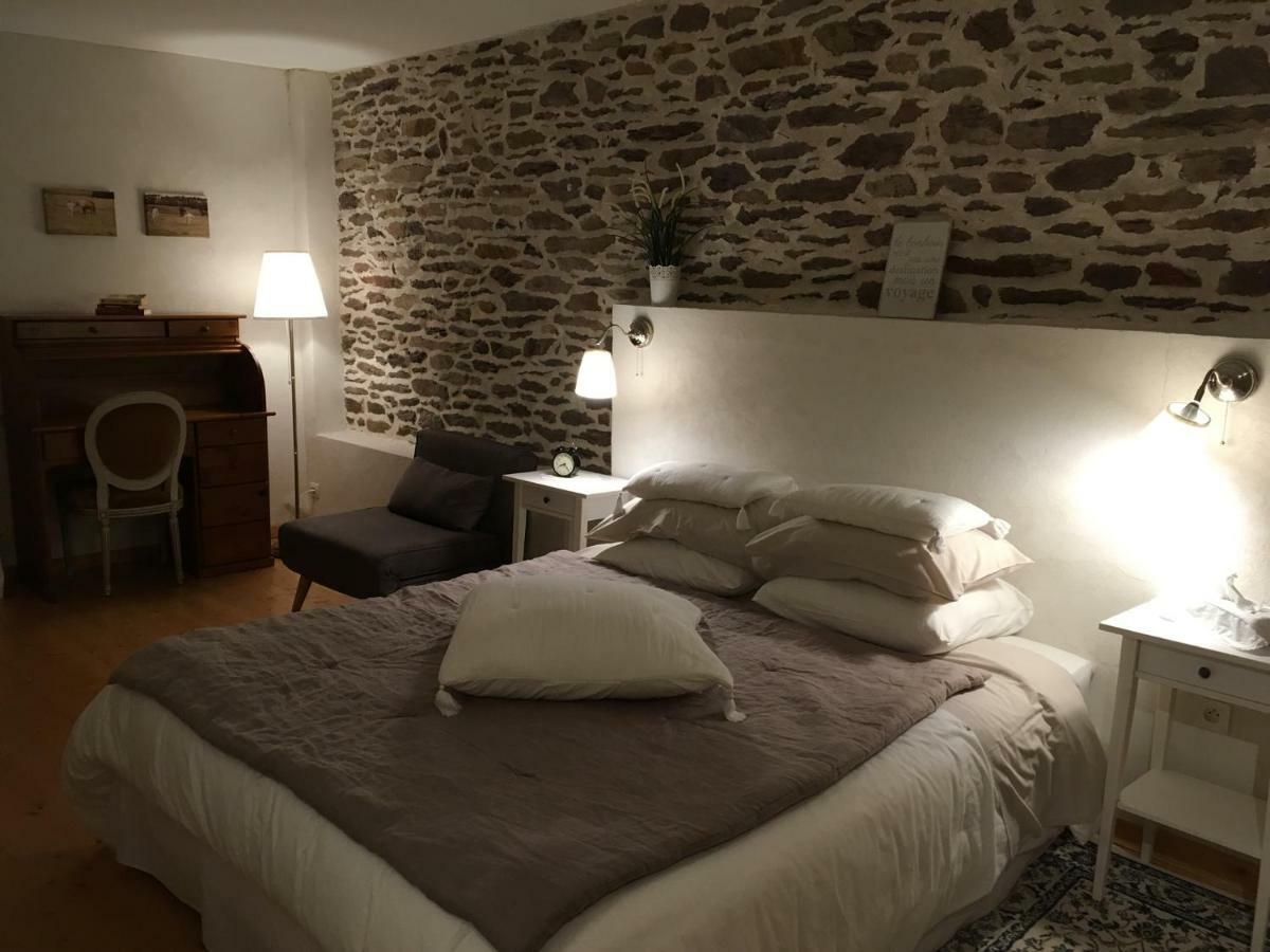 Les Bouyeres Bed & Breakfast Saint-Malon-sur-Mel Dış mekan fotoğraf